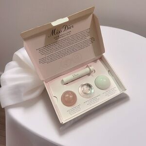 Miss Dior LE RITUEL BEAUTÉ À LA ROSE
THE ROSE BEAUTY RITUAL